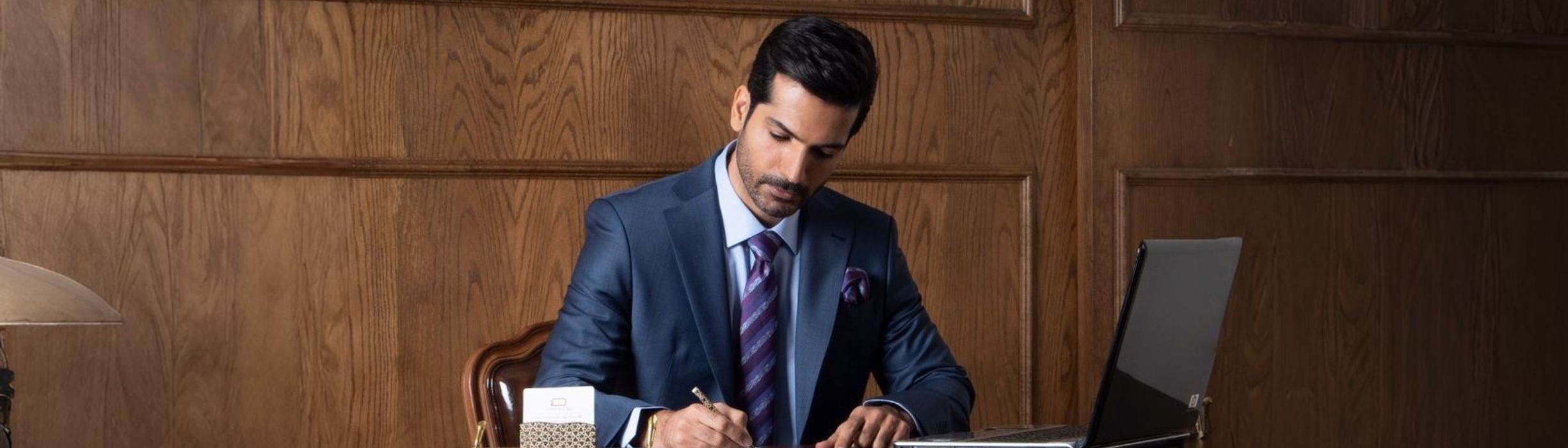 تیپ کلاسیک بهترین انتخاب برای جلسات رسمی